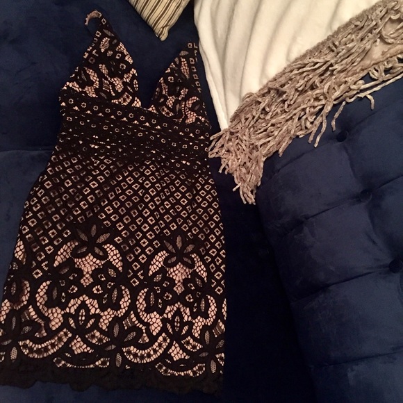 StyleStalker Black & Nude Lace Mini Dress - Picture 5 of 6